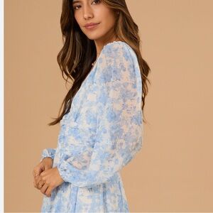 EXPRESS 🦋Light Cream & Blue Floral Romper